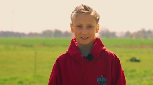 My KuhTube Kids Reporterin auf der Weide