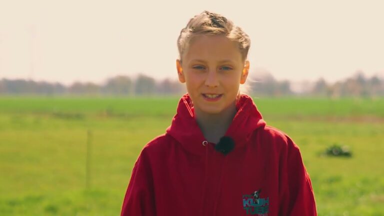 My KuhTube Kids Reporterin auf der Weide